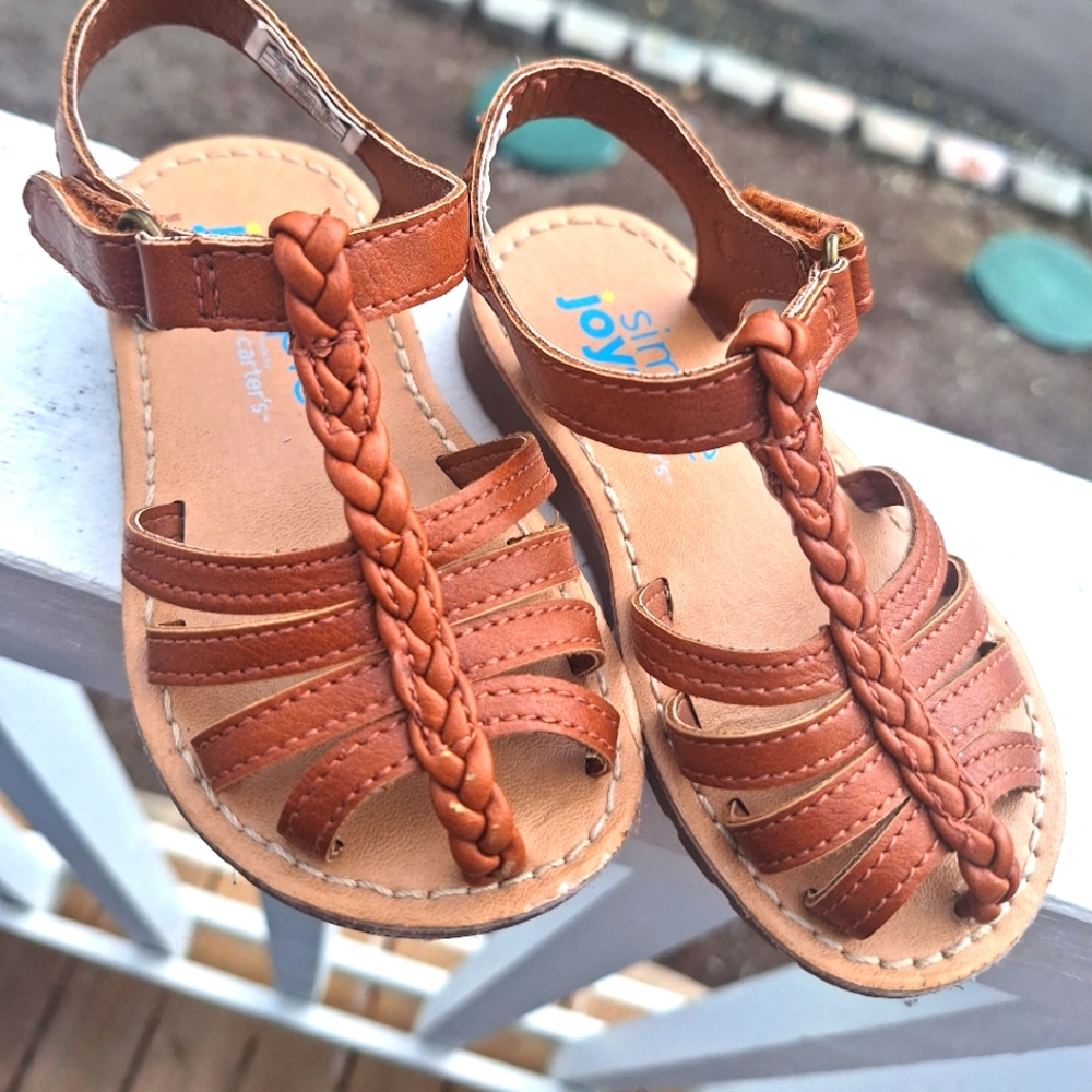 2 pair of size 5 toddler sandals , Carters.